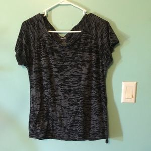 black and grey t-shirt